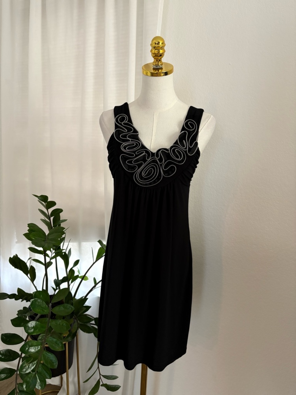 Vintage Black Embroidered Sleeveless Midi Dress | Elegant Floral Design